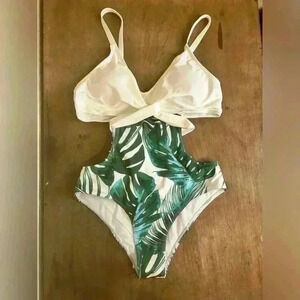 Women’s botanical print‎ monokini with tie waist. NWT.